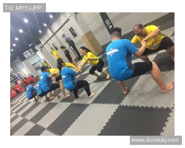 搏击梦想启航综合格斗真人秀带你体验极限挑战与热血对决的精彩瞬间